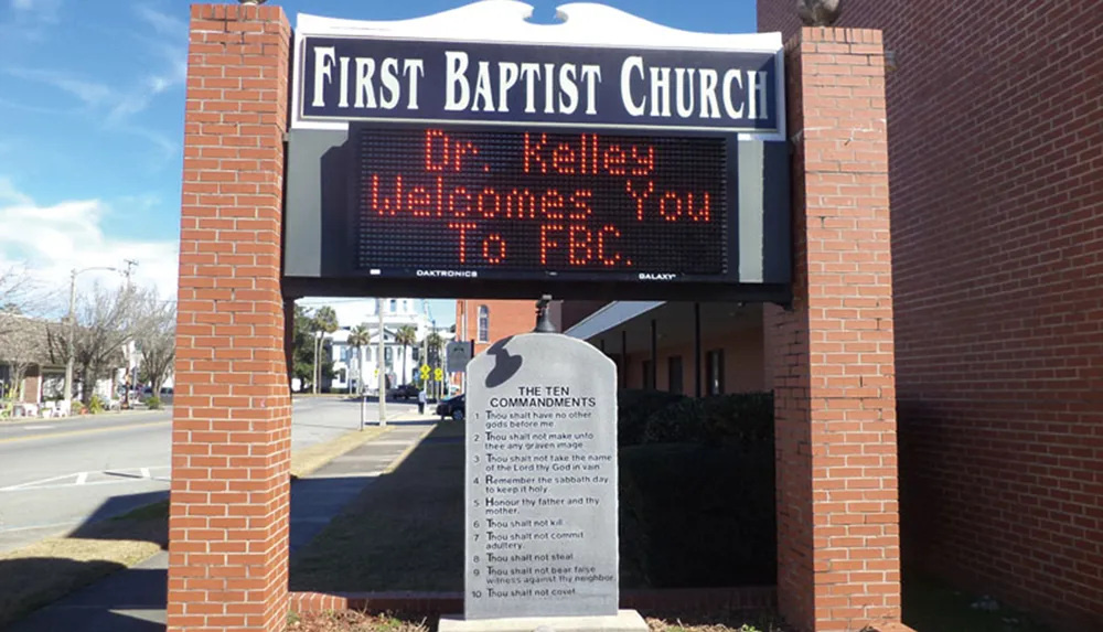 Решение для светодиодных экранов в церкви (6)