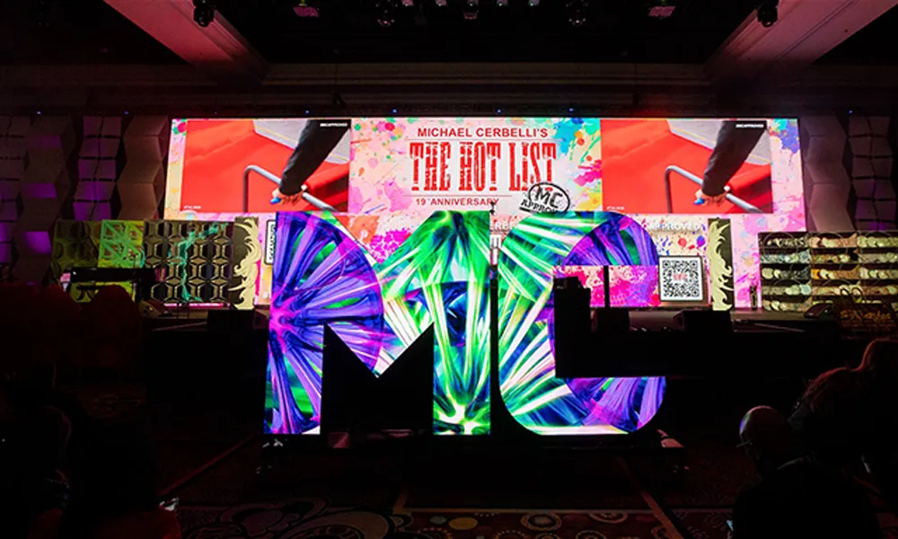 Светодиодный экран в форме буквы (10)